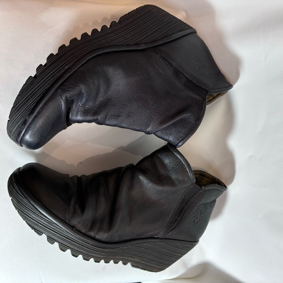 FLY LONDON Sz 41 Yip Boots Wedge Zip Up Ruched Ankle Booties Black - Picture 5 of 14